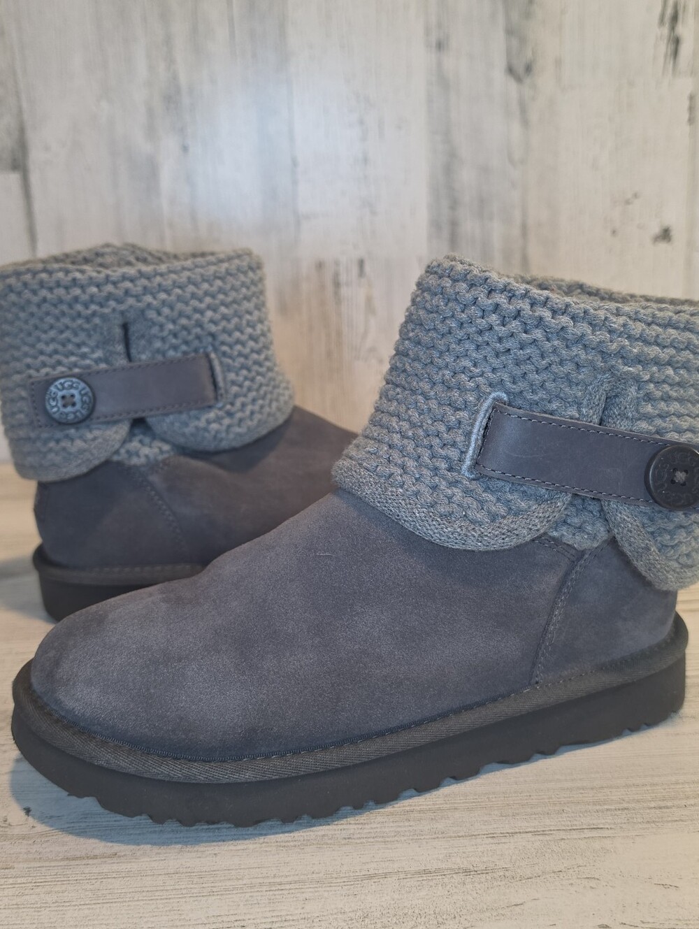 UGG Women’s Size 7 Gray Suede Knit Cuff Ankle Boots Button Winter Cozy